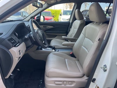 2016 Honda Pilot Touring AWD | Moonroof | Heated Seats | Power Lifgtgate