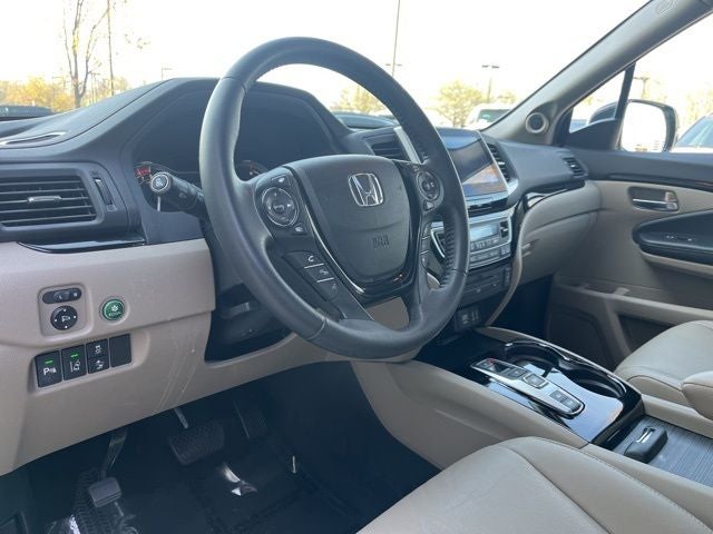 2016 Honda Pilot Touring AWD | Moonroof | Heated Seats | Power Lifgtgate