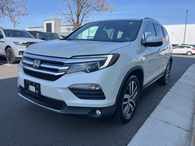 2016 Honda Pilot Touring AWD | Moonroof | Heated Seats | Power Lifgtgate