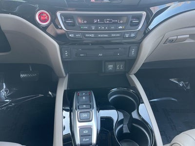 2016 Honda Pilot Touring AWD | Moonroof | Heated Seats | Power Lifgtgate