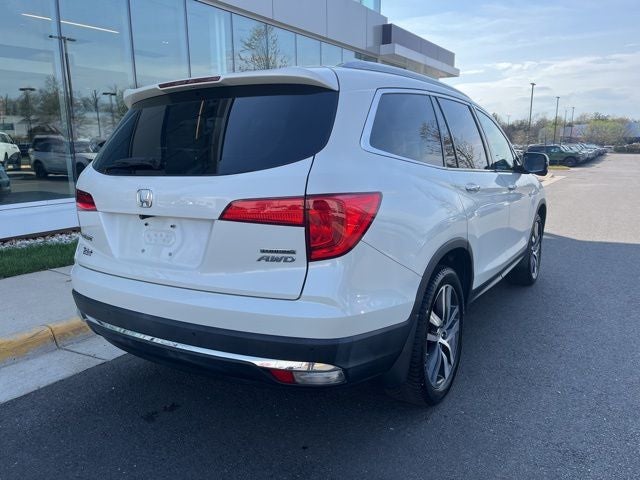 2016 Honda Pilot Touring AWD | Moonroof | Heated Seats | Power Lifgtgate