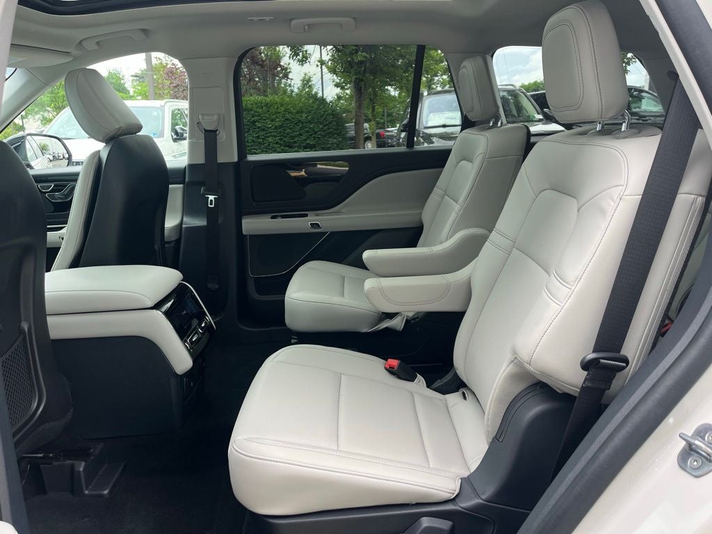 2025 Lincoln Aviator Premiere | Pano Moonroof | Bluecruise Equip | Co-Pilot360 2