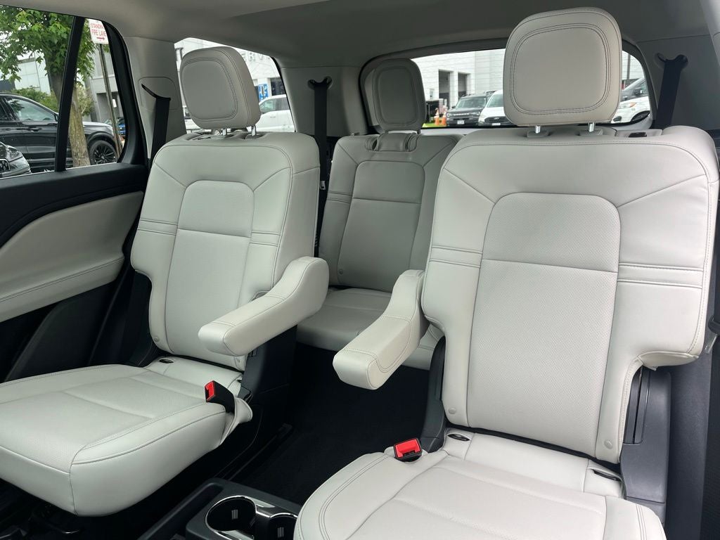 2025 Lincoln Aviator Premiere | Pano Moonroof | Bluecruise Equip | Co-Pilot360 2