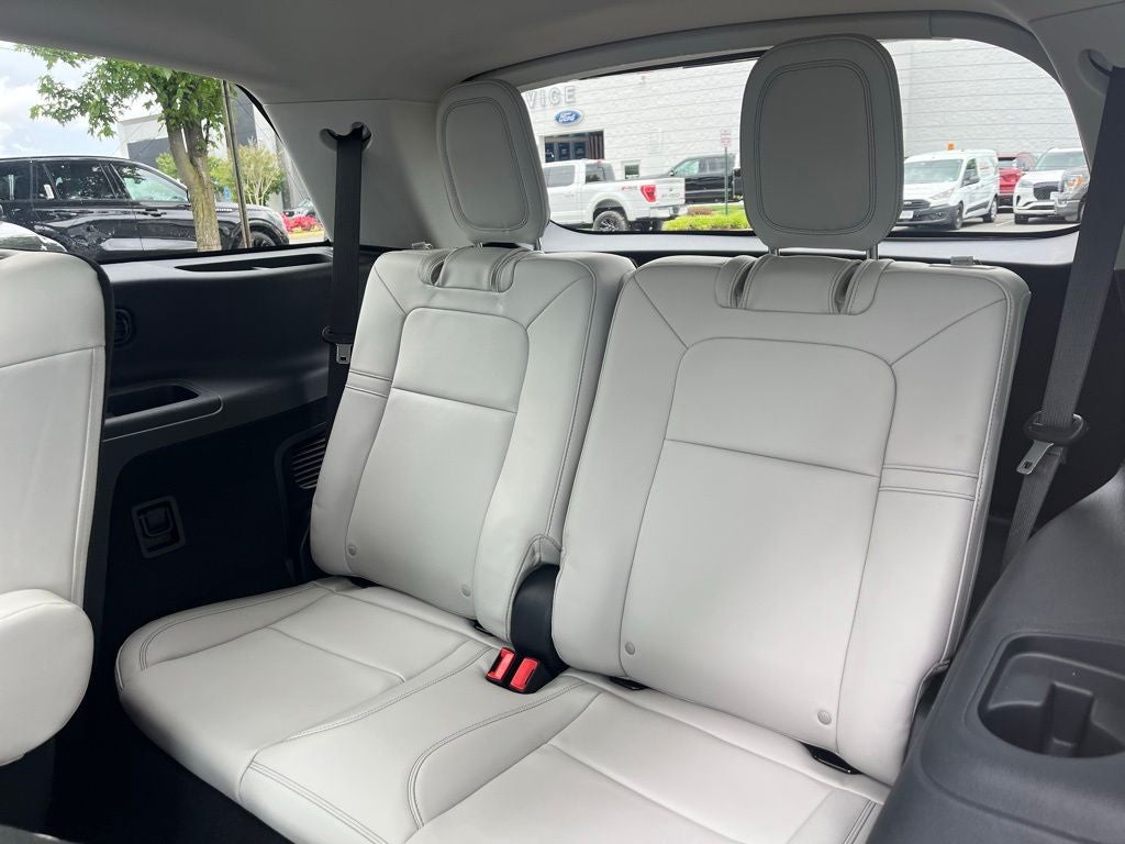 2025 Lincoln Aviator Premiere | Pano Moonroof | Bluecruise Equip | Co-Pilot360 2