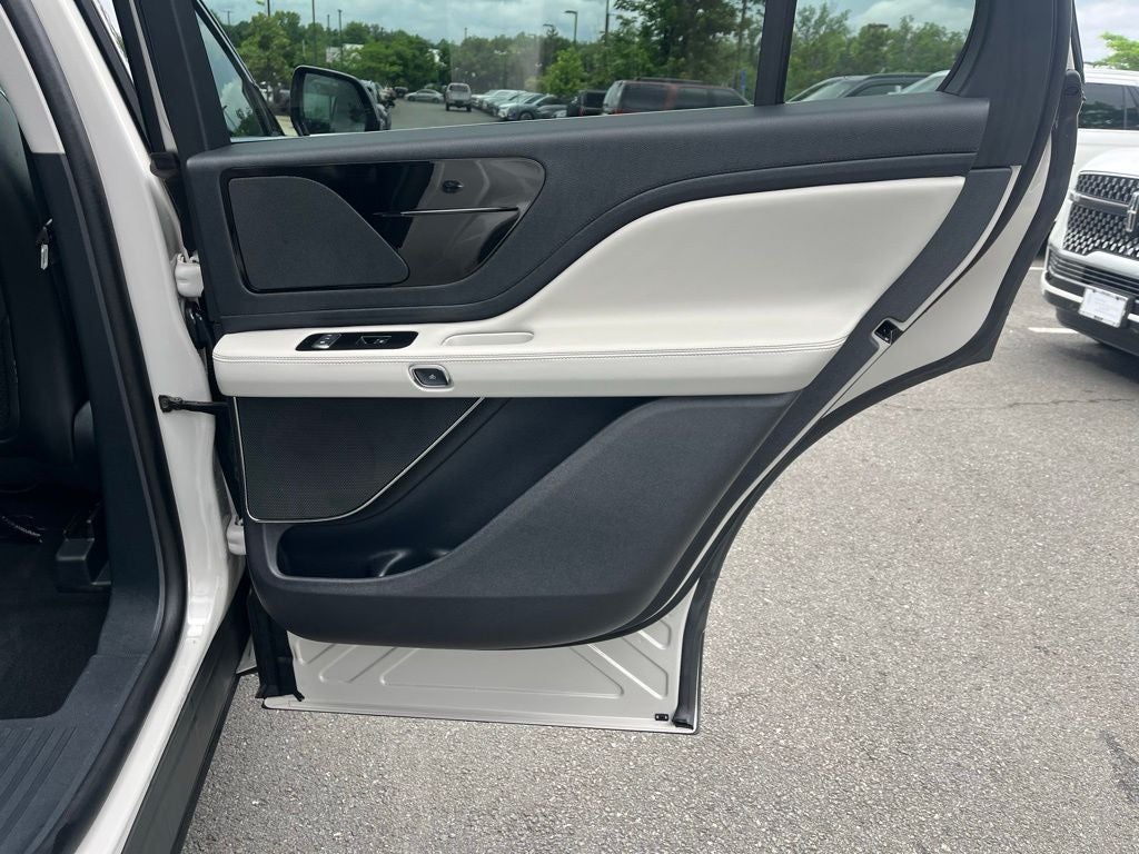 2025 Lincoln Aviator Premiere | Pano Moonroof | Bluecruise Equip | Co-Pilot360 2