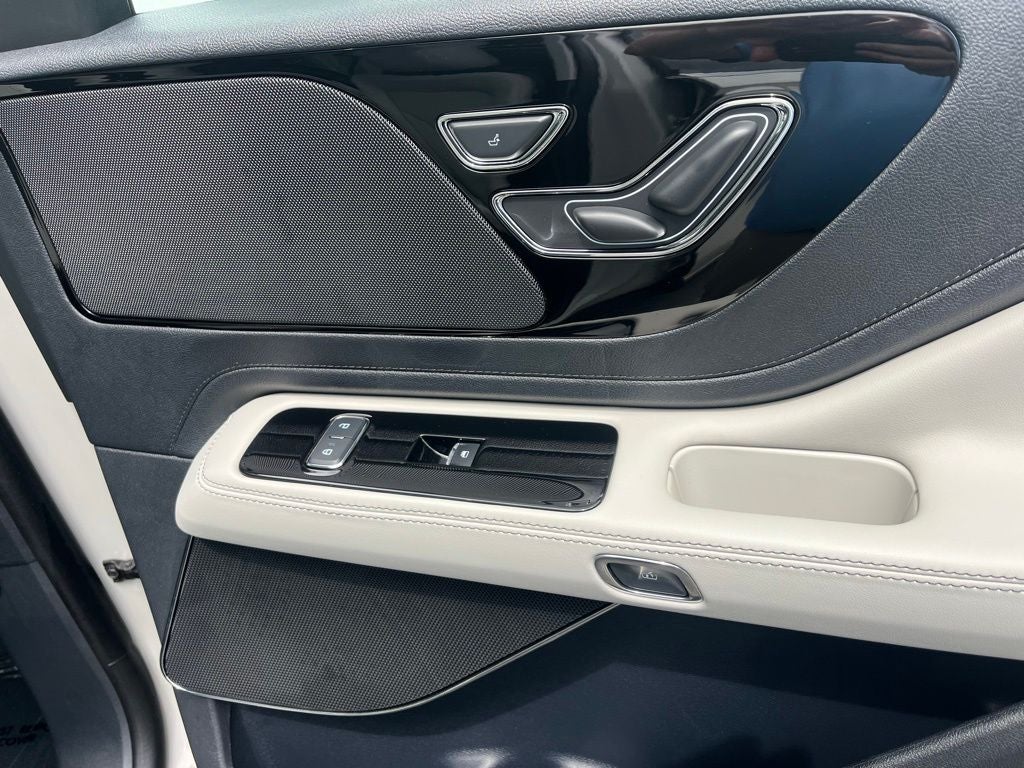 2025 Lincoln Aviator Premiere | Pano Moonroof | Bluecruise Equip | Co-Pilot360 2