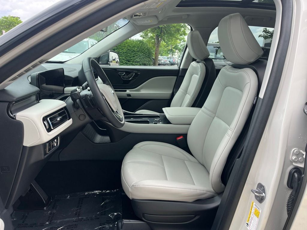 2025 Lincoln Aviator Premiere | Pano Moonroof | Bluecruise Equip | Co-Pilot360 2