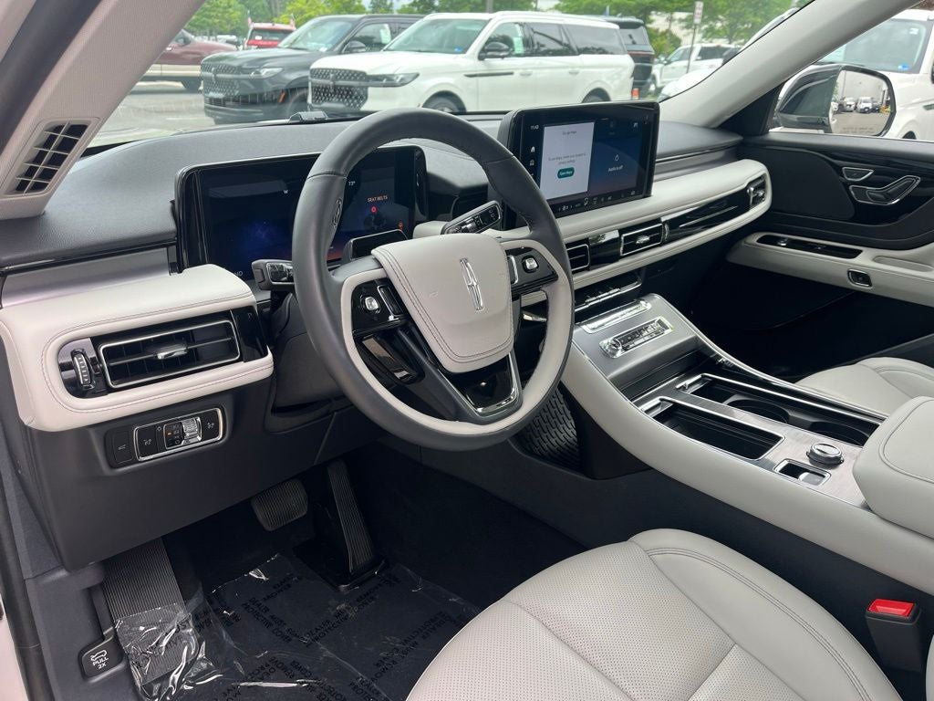 2025 Lincoln Aviator Premiere | Pano Moonroof | Bluecruise Equip | Co-Pilot360 2