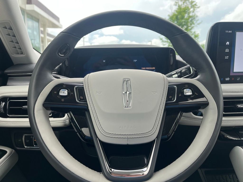 2025 Lincoln Aviator Premiere | Pano Moonroof | Bluecruise Equip | Co-Pilot360 2