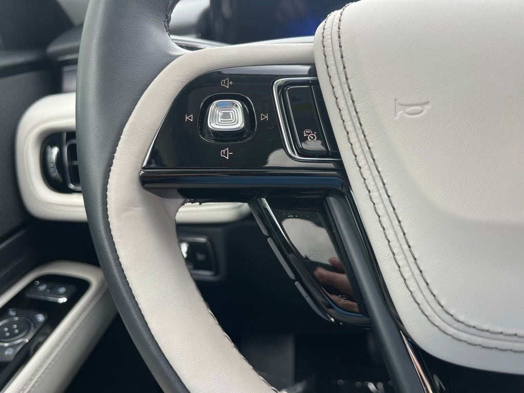 2025 Lincoln Aviator Premiere | Pano Moonroof | Bluecruise Equip | Co-Pilot360 2