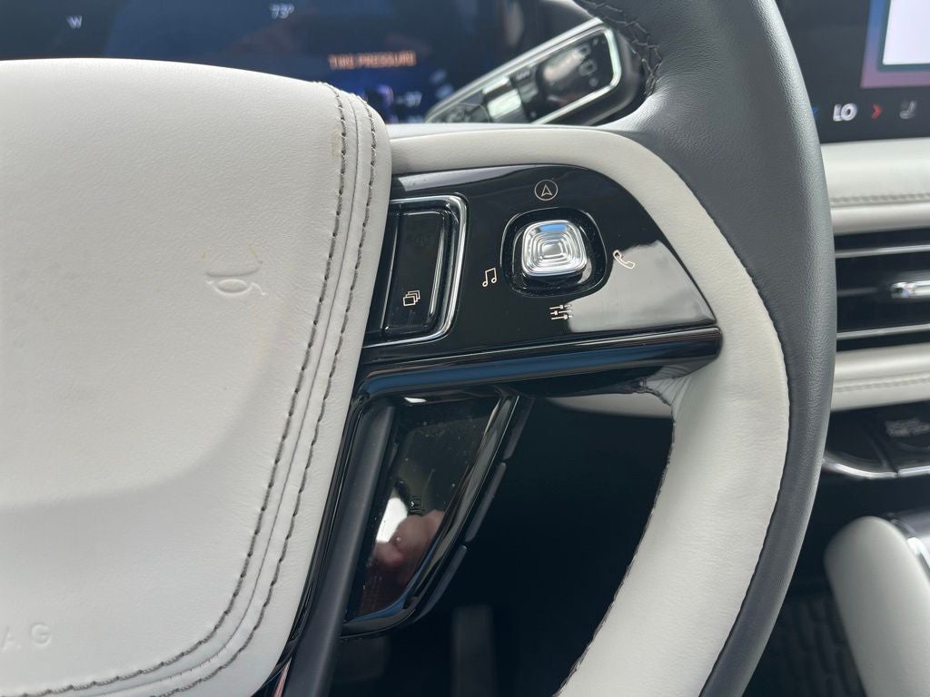 2025 Lincoln Aviator Premiere | Pano Moonroof | Bluecruise Equip | Co-Pilot360 2