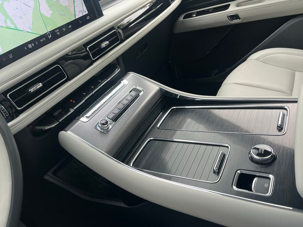 2025 Lincoln Aviator Premiere | Pano Moonroof | Bluecruise Equip | Co-Pilot360 2