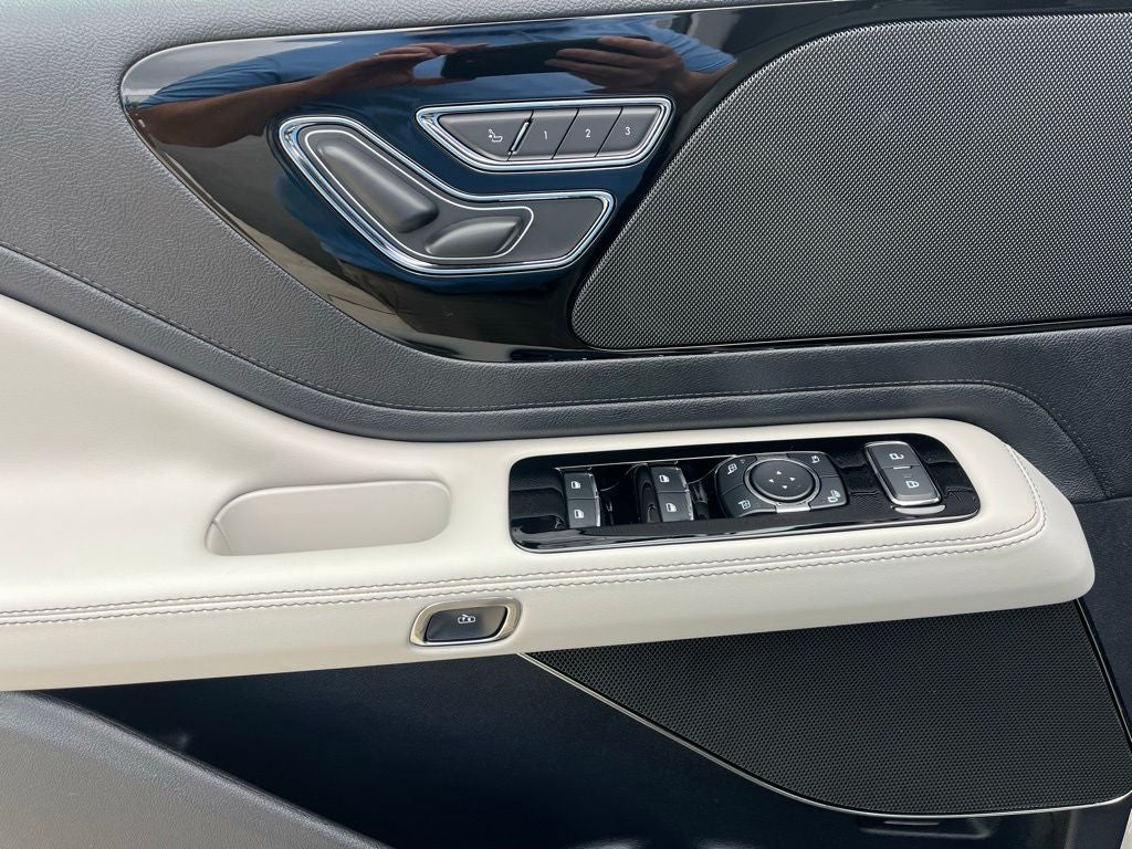 2025 Lincoln Aviator Premiere | Pano Moonroof | Bluecruise Equip | Co-Pilot360 2
