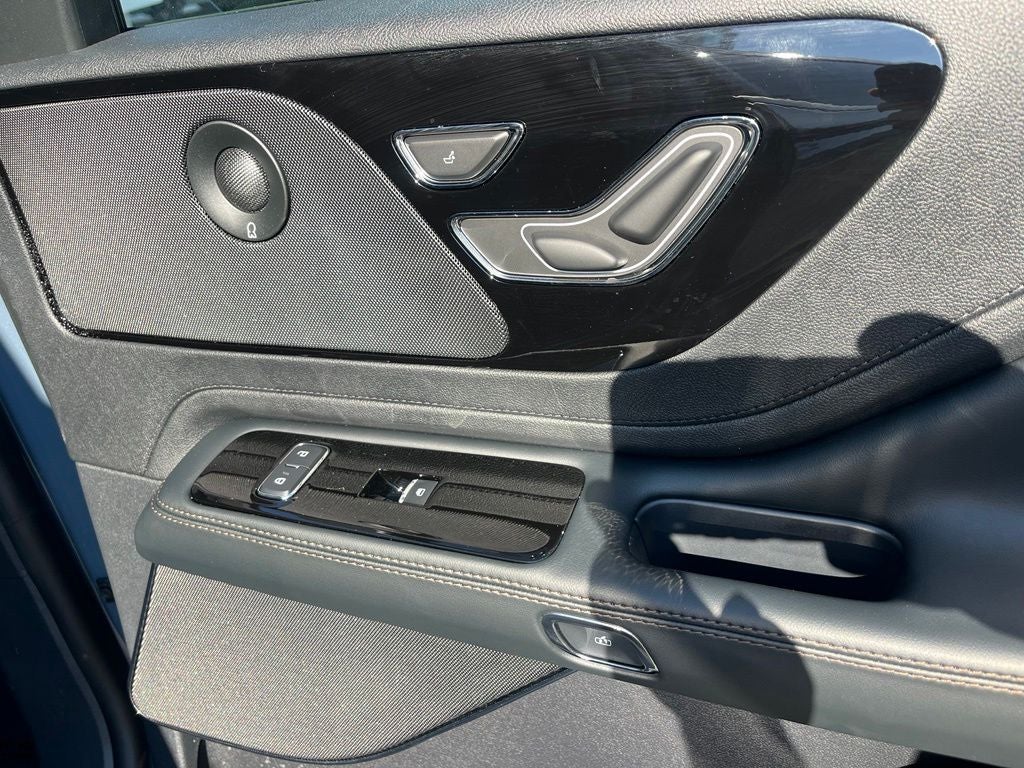 2026 Lincoln Aviator Premiere AWD | Jet Pkg | BLIS | Pano Roof
