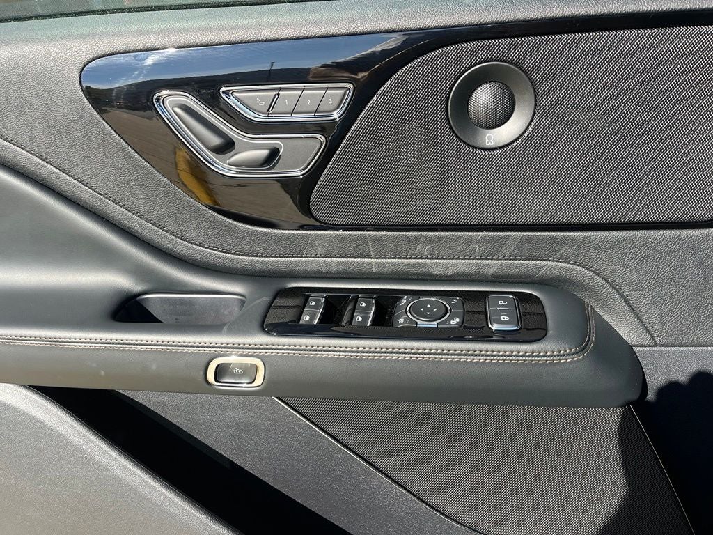 2026 Lincoln Aviator Premiere AWD | Jet Pkg | BLIS | Pano Roof