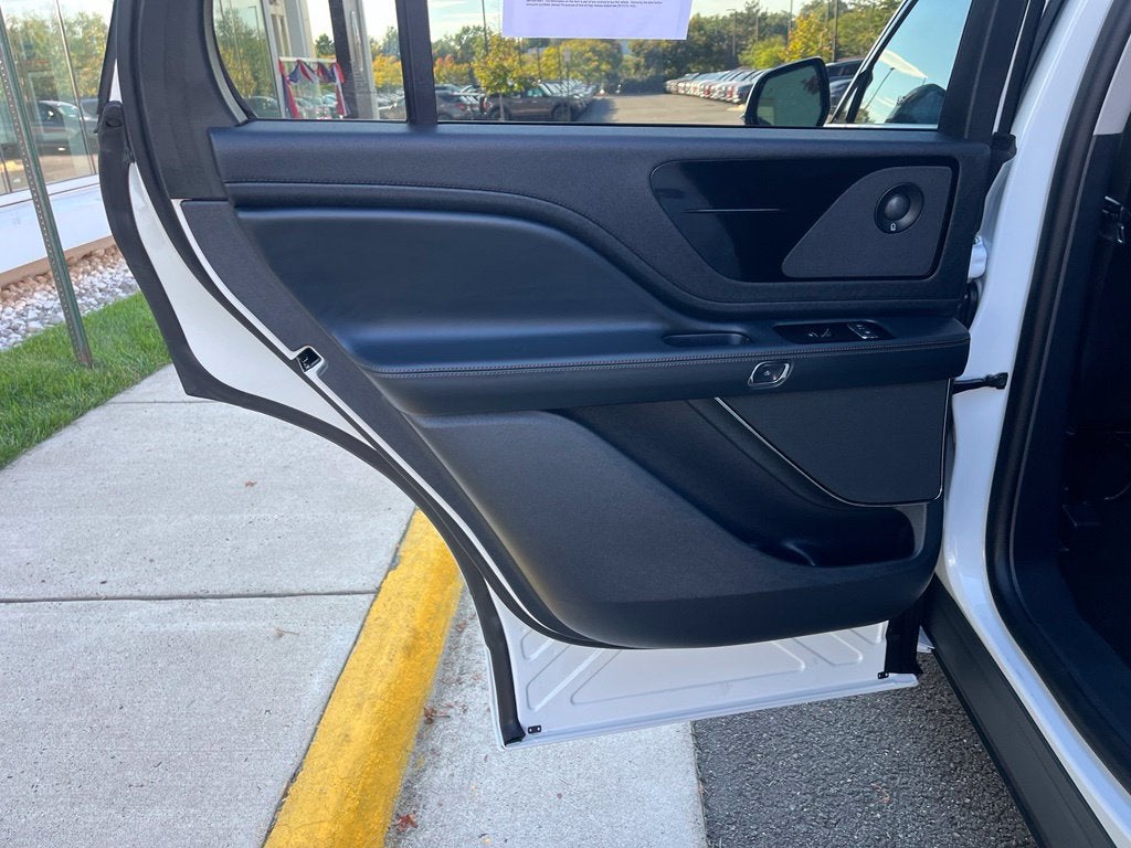 2026 Lincoln Aviator Premiere III AWD | Pano Roof | HUD | 360 Cam | LKAS