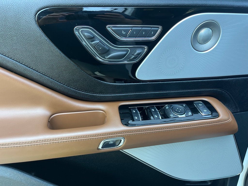 2024 Lincoln Aviator Reserve AWD | Luxury Pkg | Illumination Pkg | Pano Roof