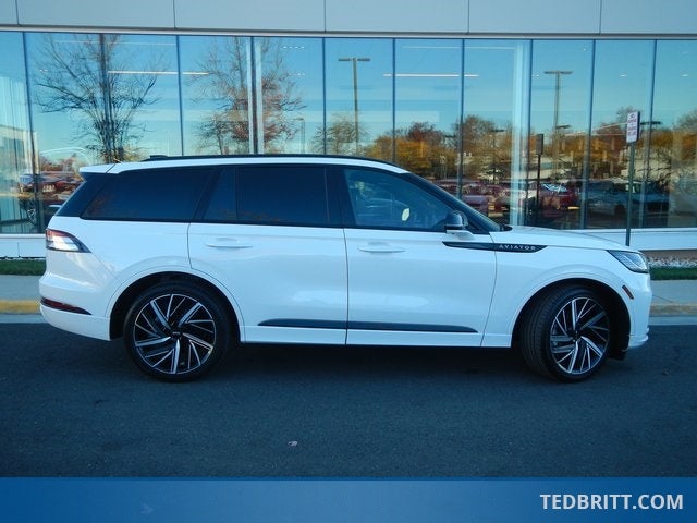 2025 Lincoln Aviator Black Label AWD | Jet Appear Pkg | Pano Roof | 360 Camera