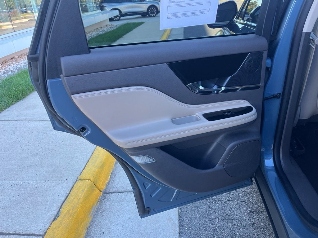2024 Lincoln Corsair Premiere AWD | Pano Roof | 360 Cam | Htd/Vent Seats