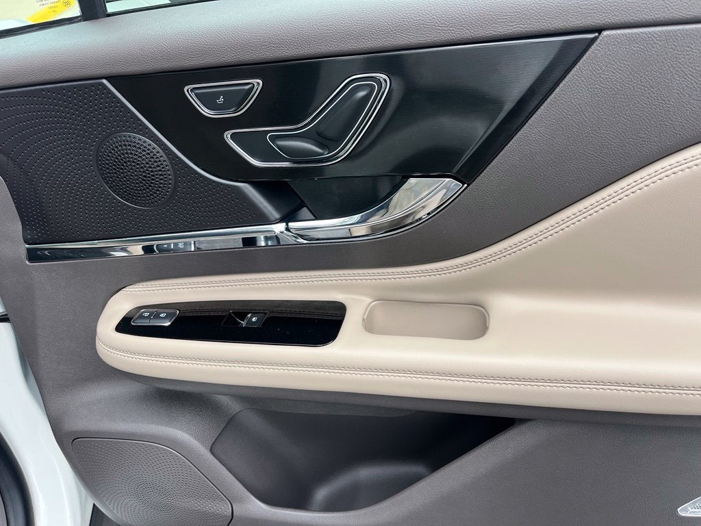 2024 Lincoln Corsair Reserve AWD | Pano Roof | BLIS | LKAS | Htd/Vent Seats