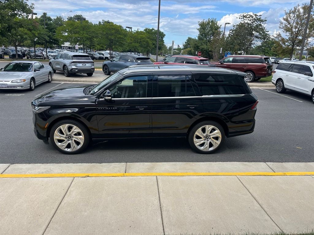 2025 Lincoln Navigator Black Label 4WD | 1 Owner | Pano Roof | BLIS | 360 Cam