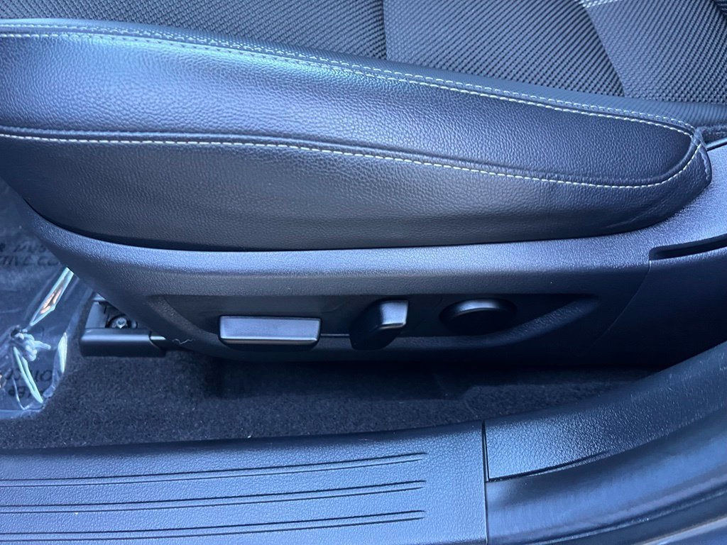 2025 Mazda Mazda CX-50 2.5 S Preferred Package AWD | BLIS | CarPlay/Andriod Auto