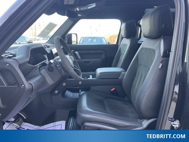 2024 Land Rover Defender 90 V8 P525 4WD | Extended Black Exterior Pkg