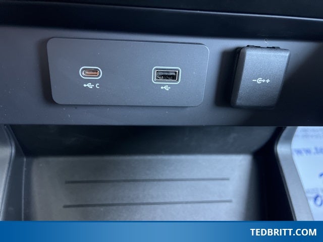 2024 Land Rover Defender 90 V8 P525 4WD | Extended Black Exterior Pkg