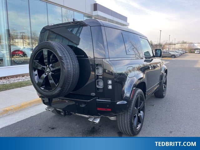 2024 Land Rover Defender 90 V8 P525 4WD | Extended Black Exterior Pkg
