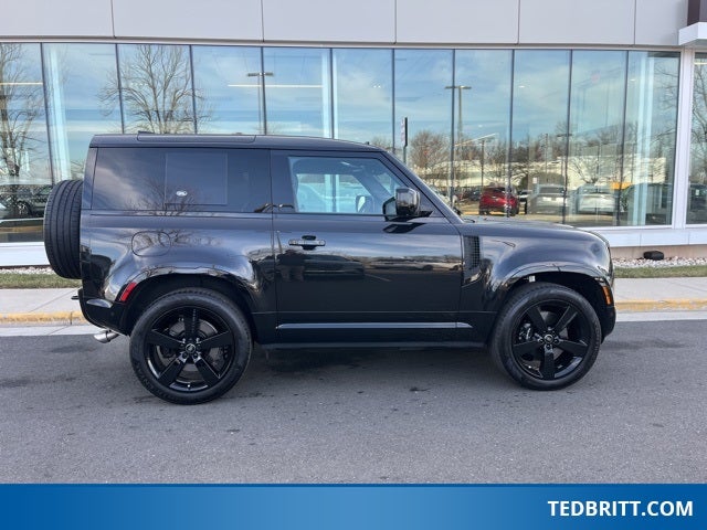 2024 Land Rover Defender 90 V8 P525 4WD | Extended Black Exterior Pkg