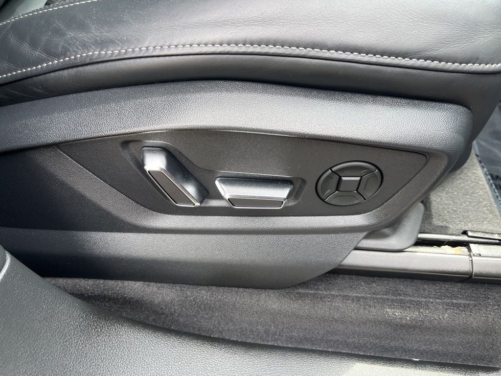 2023 Audi SQ7 Prestige quattro | Pano Moonroof | Prestige Pack | Black Op