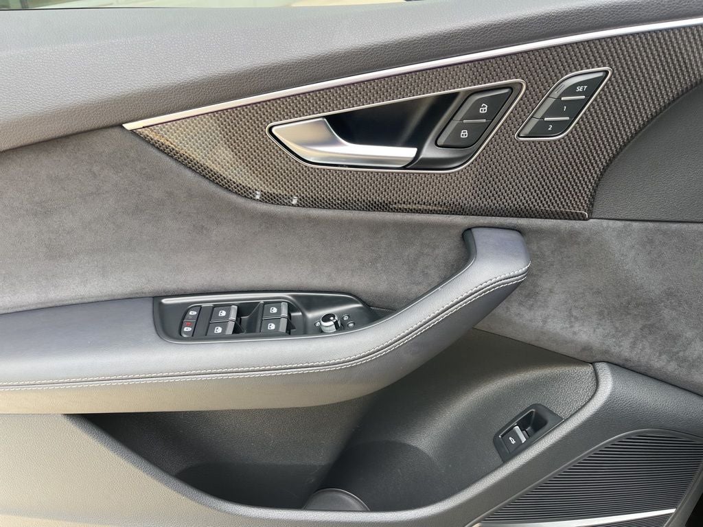 2023 Audi SQ7 Prestige quattro | Pano Moonroof | Prestige Pack | Black Op