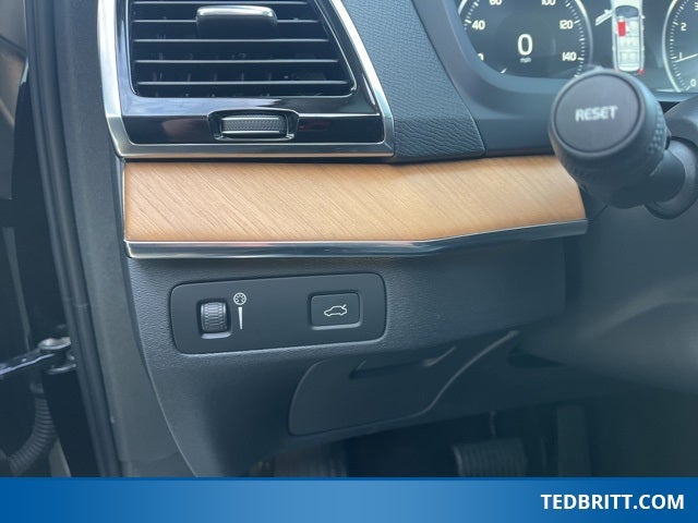 2021 Volvo XC90 T6 Momentum AWD | Pano Roof | 360 Camera | HUD
