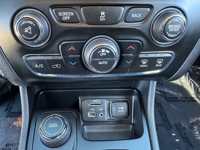 2018 Jeep Cherokee Limited | Panoramic Sunroof | Apple CarPlay | 4WD