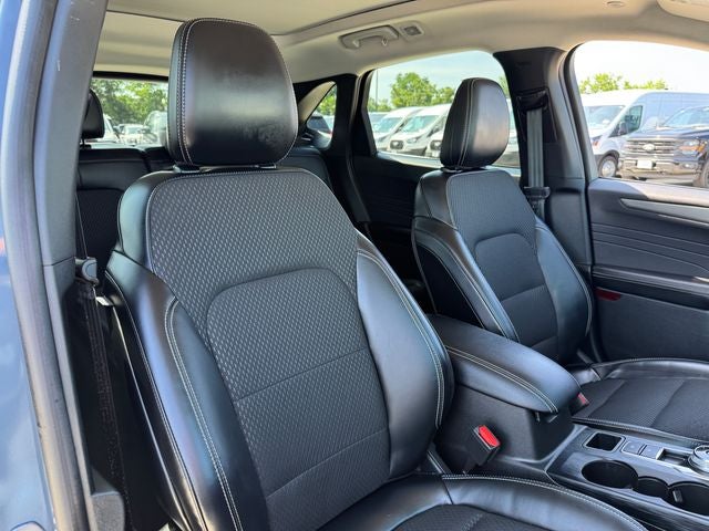 2025 Ford Escape Plug-In Hybrid Base | Pano Sunroof | Remote Start | Heated Seats