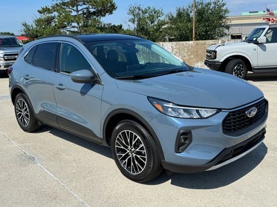 2025 Ford Escape Plug-In Hybrid Base | Pano Sunroof | Remote Start | Heated Seats