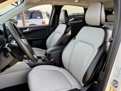 2025 Ford Escape Plug-In Hybrid Base | PHEV Premium Pkg. | Tow Pkg. | Wireless CarPlay