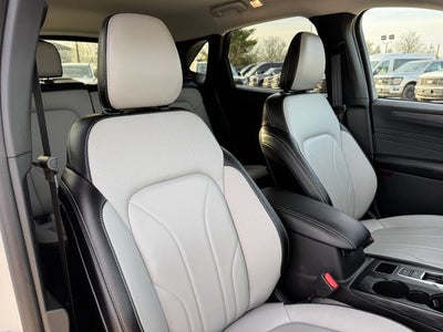 2025 Ford Escape Plug-In Hybrid Base | PHEV Premium Pkg. | Tow Pkg. | Wireless CarPlay