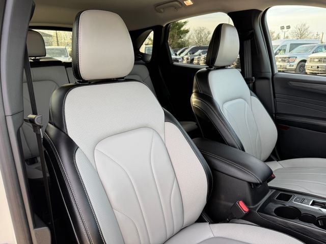 2025 Ford Escape Plug-In Hybrid Base | PHEV Premium Pkg. | Tow Pkg. | Wireless CarPlay