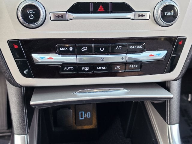 2024 Ford Explorer XLT | Pano Roof | Remote Start | 4WD