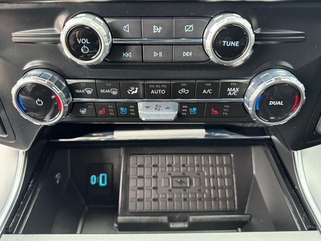 2023 Ford F-150 Platinum | Pano Roof | Max Tow Pkg. | FX4 Pkg.