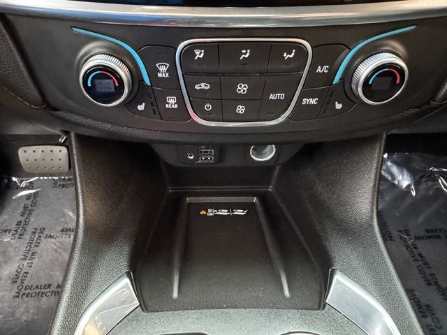 2022 Chevrolet Traverse RS | 2LT | Dual Panel Sunroof | One Owner