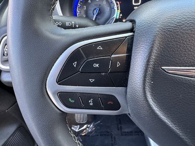2025 Chrysler Pacifica Select | Adaptive Cruise Control | Apple CarPlay