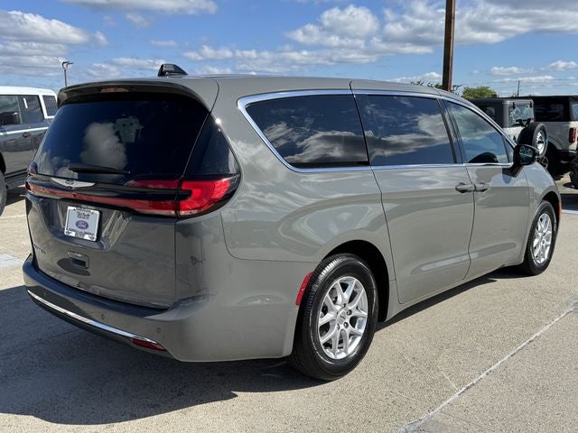 2025 Chrysler Pacifica Select | Adaptive Cruise Control | Apple CarPlay