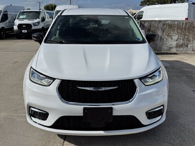 2024 Chrysler Pacifica Hybrid Select | 2nd Row Buckets | 3rd Row Stow and Go