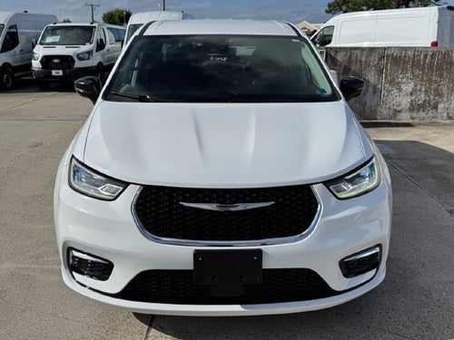 2024 Chrysler Pacifica Hybrid Select | 2nd Row Buckets | 3rd Row Stow and Go