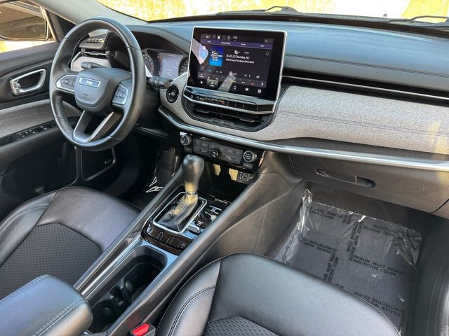 2022 Jeep Compass Latitude | Pano Sunroof | 4X4 | Convenience Pkg |
