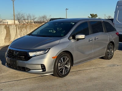 2022 Honda Odyssey Touring | Moonroof | Blu-Ray Player