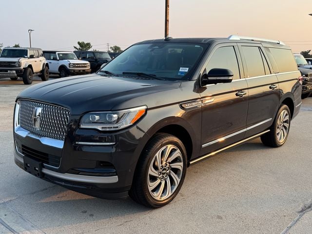 2022 Lincoln Navigator L Reserve | 2nd Row Captains | Luxury Pkg