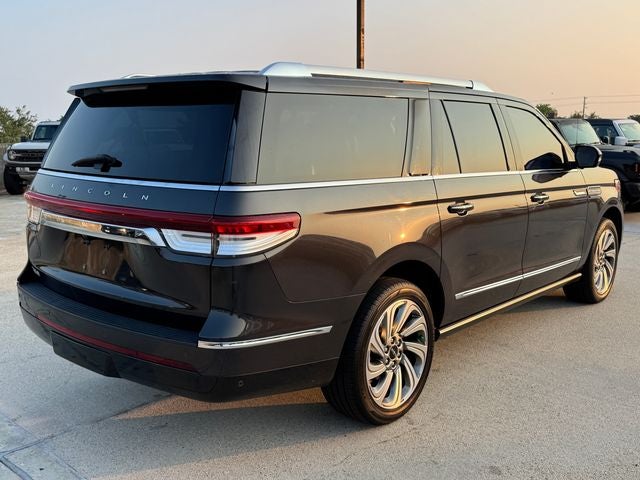 2022 Lincoln Navigator L Reserve | 2nd Row Captains | Luxury Pkg